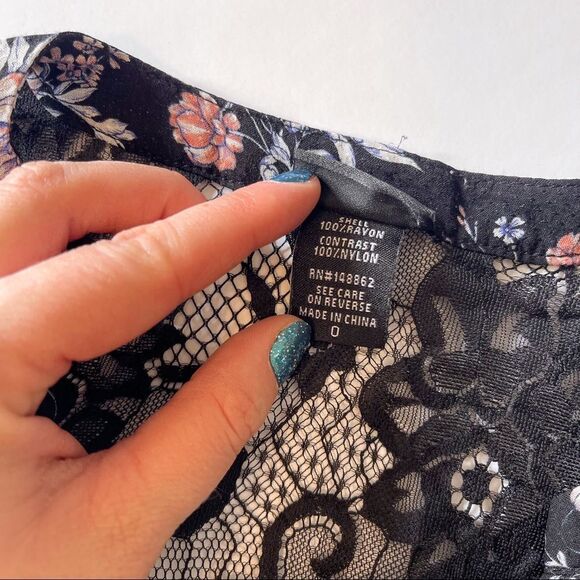 Torrid Floral Lace Tunic Blouse Size 0 - Picture 3 of 7